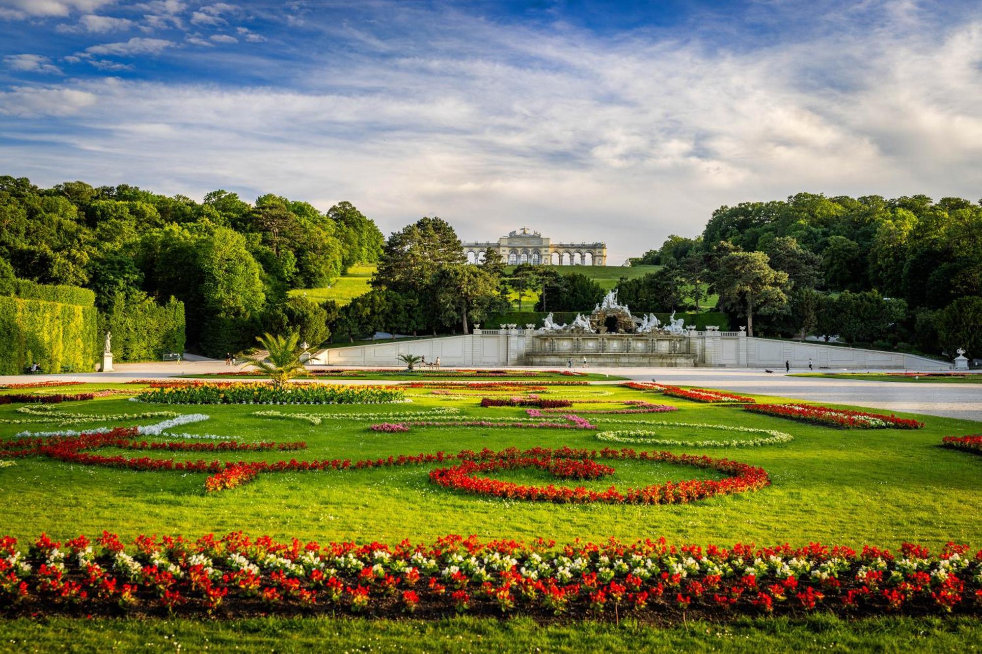 Lyf Schoenbrunn Vienna Luaran gambar