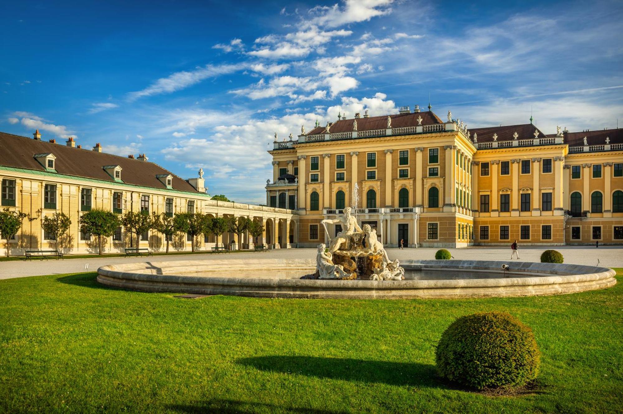 Lyf Schoenbrunn Vienna Luaran gambar